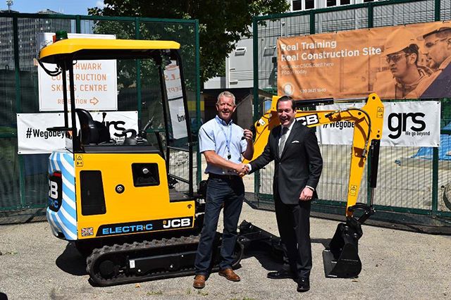 Yesterday we had JCB at the skills centre, presenting us with the worlds first Zero Emissions electric excavator!
@jcbmachines