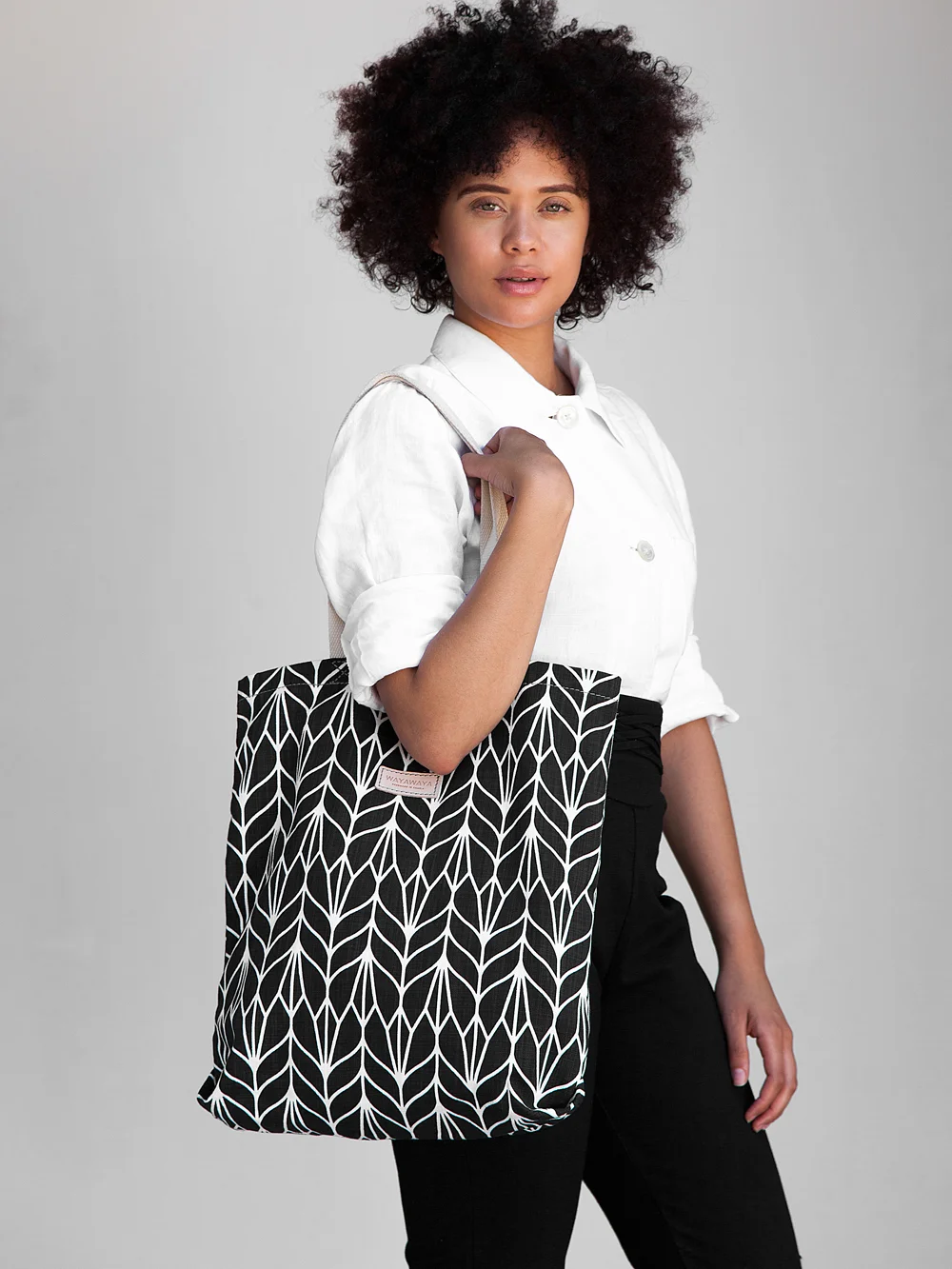 Alex-WAYAWAYA-Tote-Kine-Black-01.jpg
