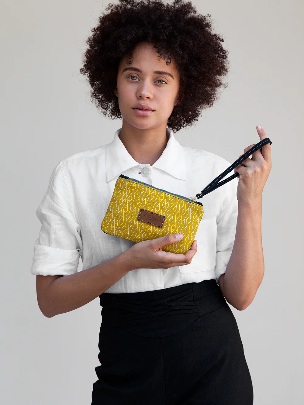 Alex-WAYAWAYA-Pouch-Yellow-01.jpg