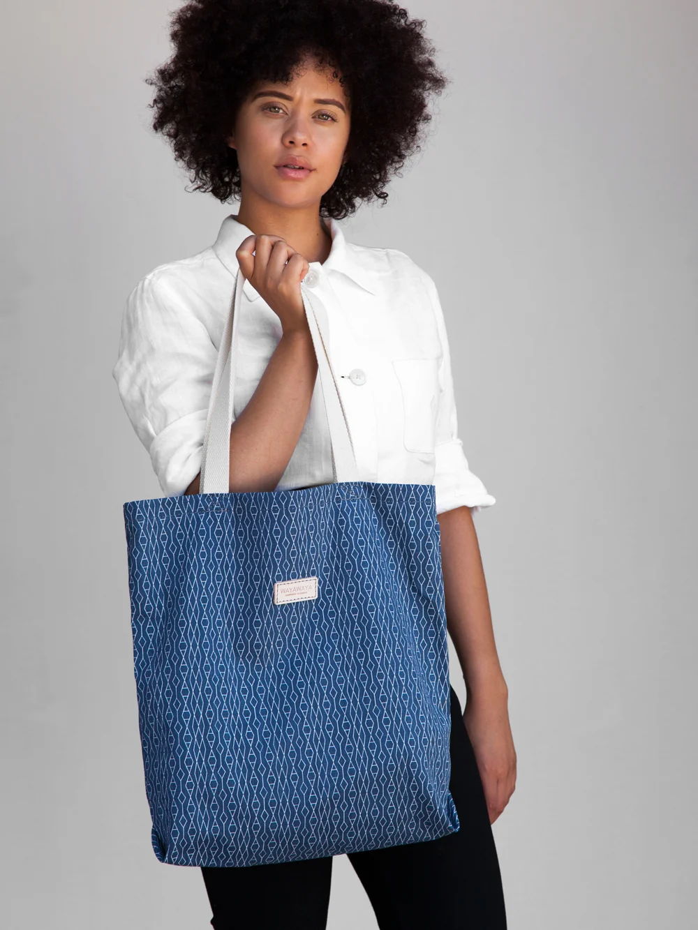 Alex-WAYAWAYA-Tote-Blue-01.jpg