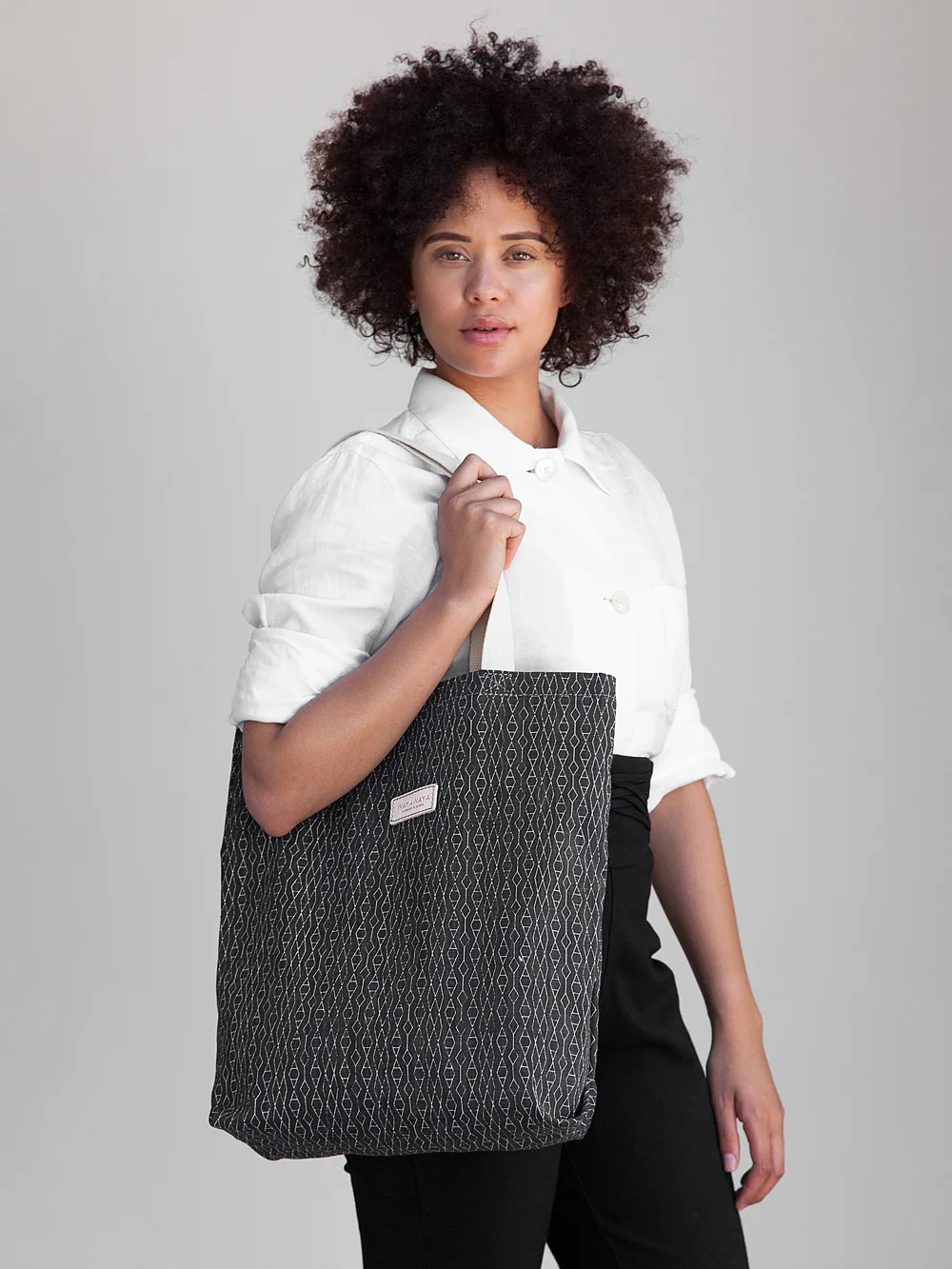 Alex-WAYAWAYA-Tote-Black-01.jpg