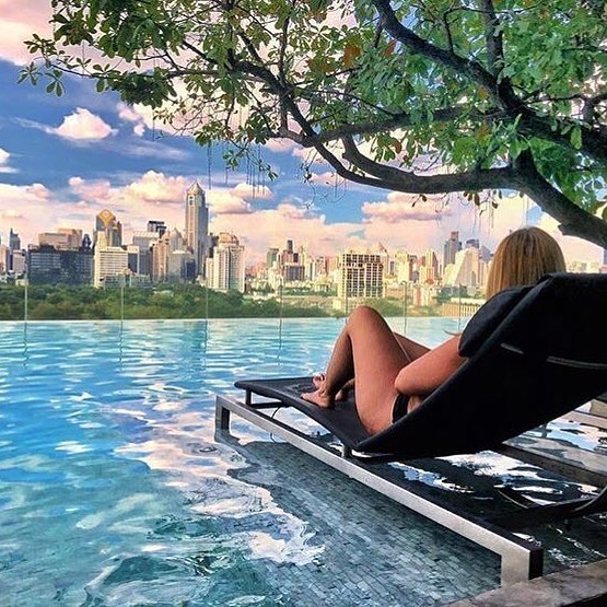 Nope that's not Central Park NYC on the horizon... This is the view from the Water Club 10th floor pool deck at @sosofitelbangkok over Lumpini Park. A great spot to get a different perspective of the city. Where's your favourite hangs in BKK? Pic: @m