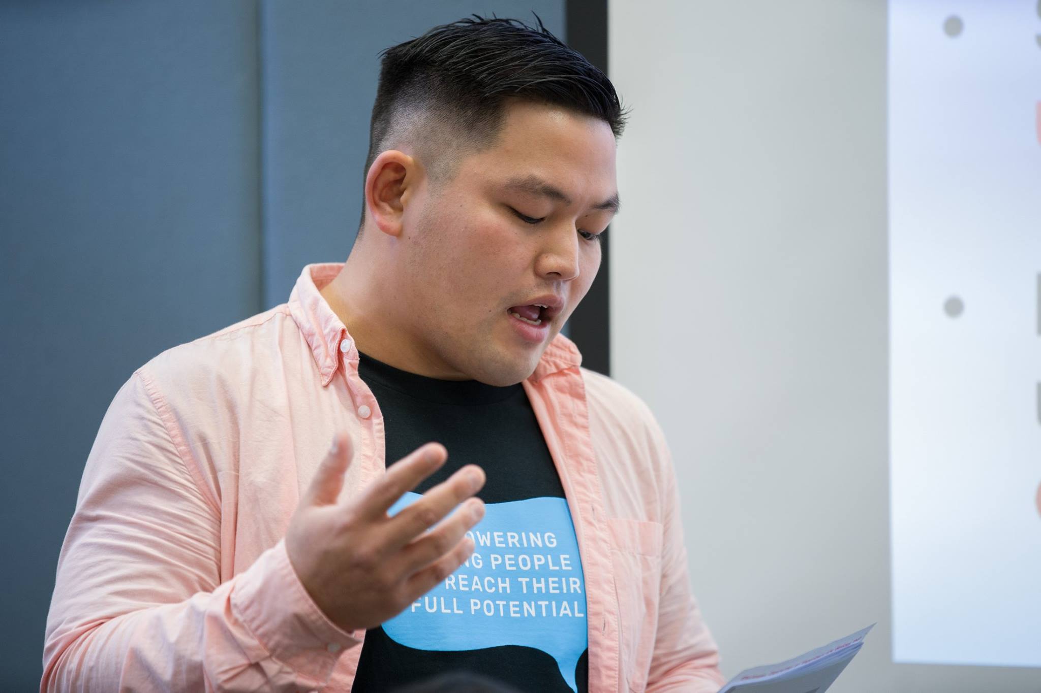 A participant discussing his views on e-cigarette use in Hong Kong