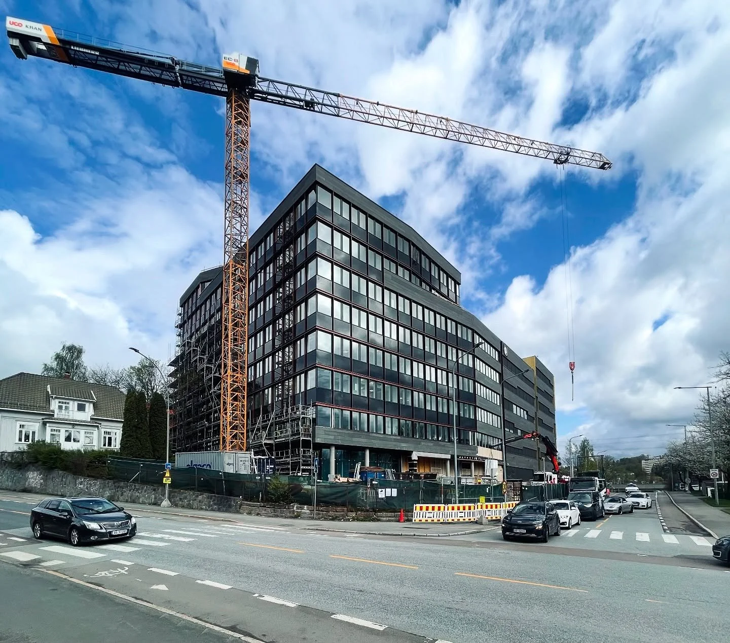 Ny milep&aelig;l for NH 27; 
Bygget har f&aring;tt midlertidig sertifikat for BREEAM Excellent 🤩 
Ombruk av fasadestein fra byggetrinn 1 syr hele kvartalet sammen. Vi gleder oss til ferdigstillelse! 

#breeam #breeamexcellent