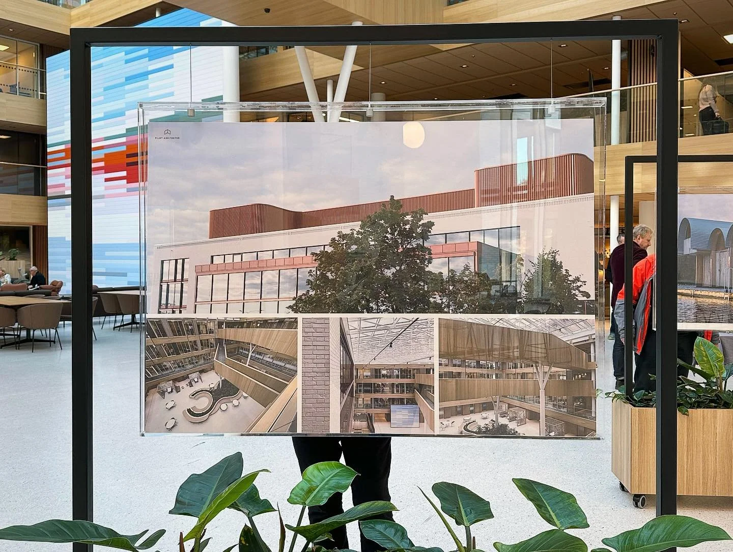 Vi er stolte over at Kommuneg&aring;rden ble trukket frem som &laquo;et eksempel p&aring; god arkitektur&raquo; under utdelingen av B&aelig;rum Kommunes Arkitekturpris 2023! Flott utstilling p&aring; torget i Kommeneg&aring;rden. 

STORT gratulerer t