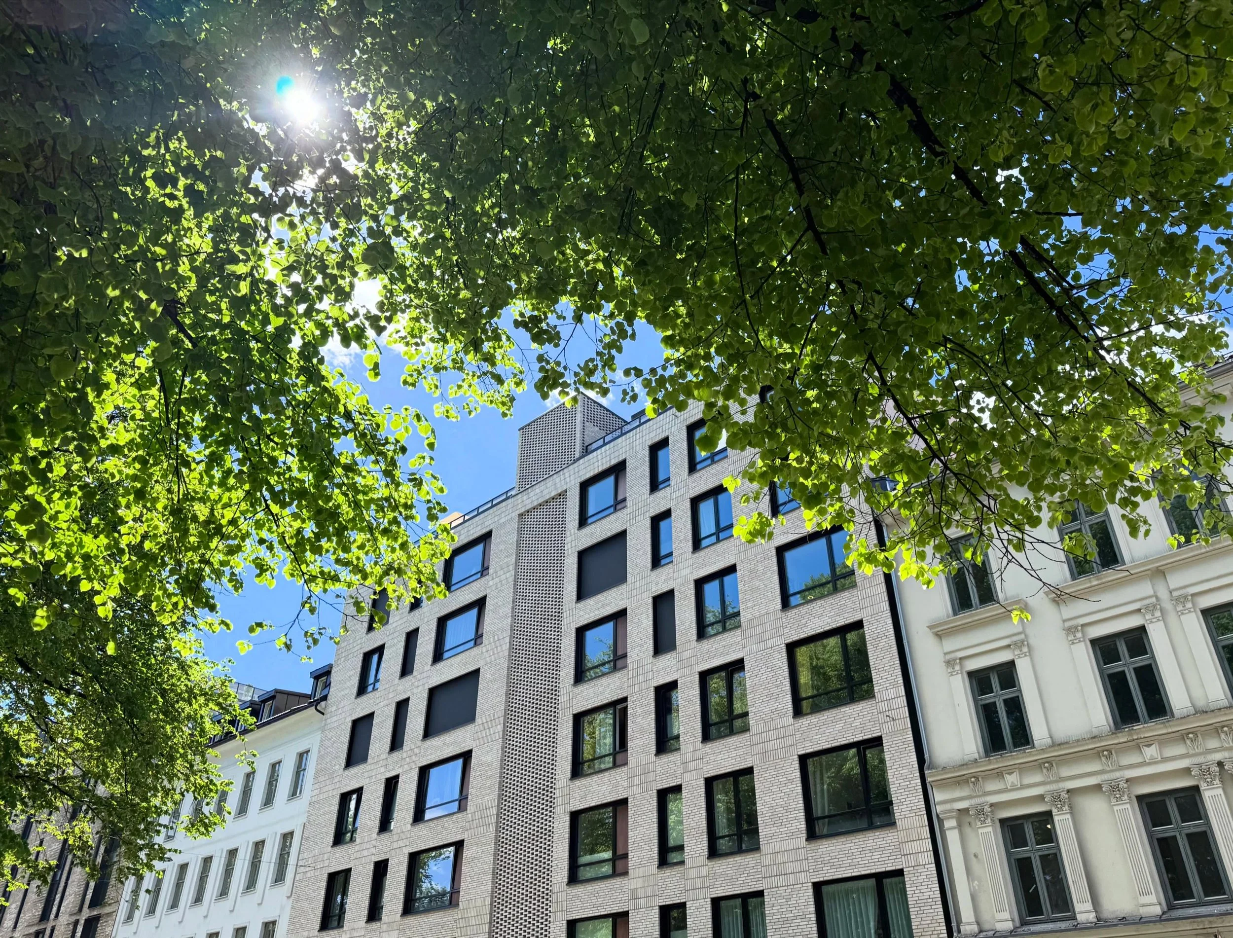 God helg fra frodige Gr&oslash;nland! 🌳

Her: Gr&oslash;nlandsleiret 55; 28 leiligheter og 2 n&aelig;ringslokaler ferdigstilt 2024.