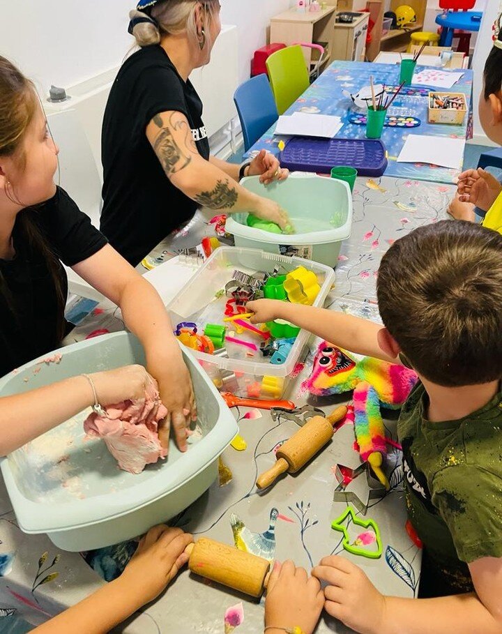 We're so excited to be back in Camden! Playdough and slime time at Kids Club! 😍

#playisfun #camdenhostel #kidsclub #slime #playdough #funtime #playactivities