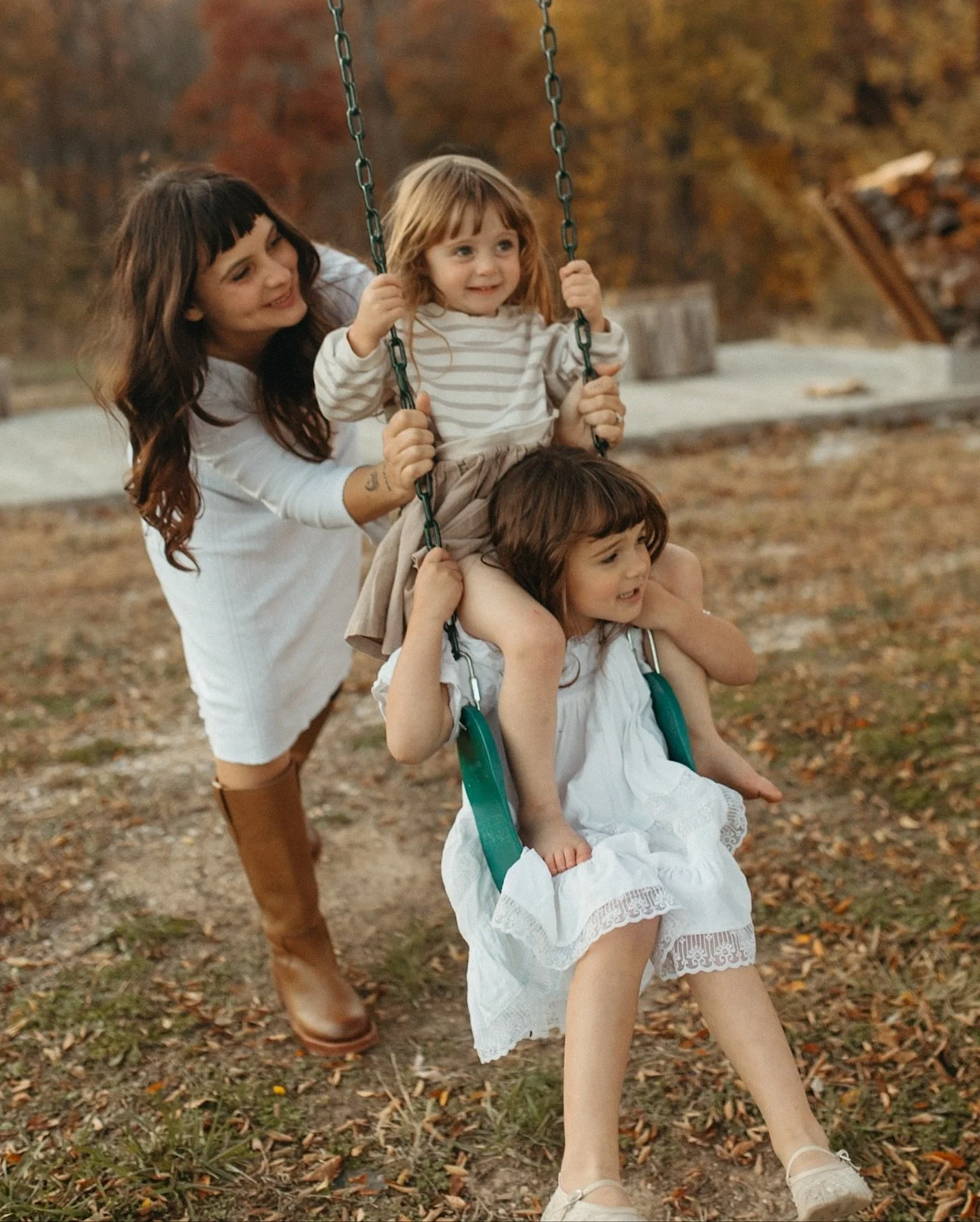 When you haven&rsquo;t finished editing the session but have to post the sneak peek. 🫣 Had the best time documenting an evening with this sweet fam!!