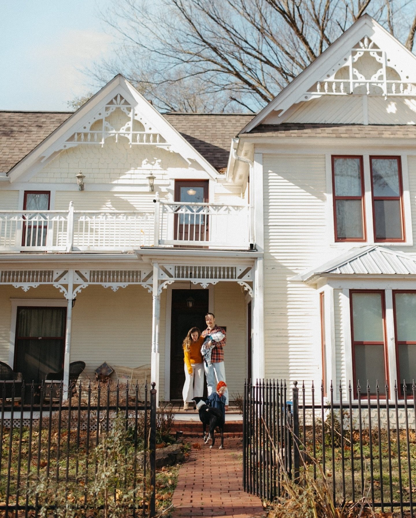 I&rsquo;ve had a few new faces around here, so I wanted to take a moment to share what my Heirloom Sessions are all about ✨These sessions have always held such a special place in my work. They aren&rsquo;t about looking perfect or having a spotless h