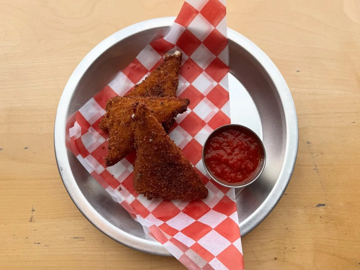 Golden, crispy, and dangerously cheesy 🧀🔥 Our mozzarella sticks are a must-try&mdash;you&rsquo;ll thank us later. Come by tonight and get yourself some!

Come swing by from 4 to 9 PM Thursday through Monday !

#pizza #hudsonny #germantownny #food #