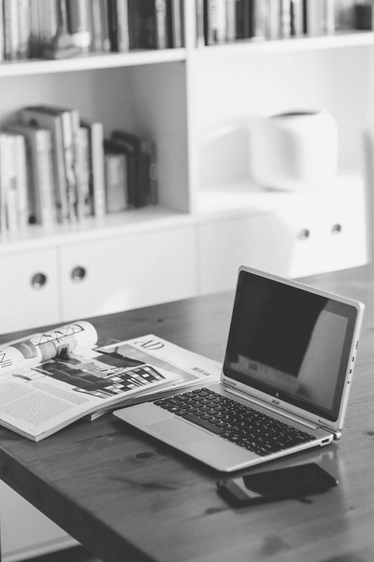 b+w desk-laptop-notebook-working.jpg
