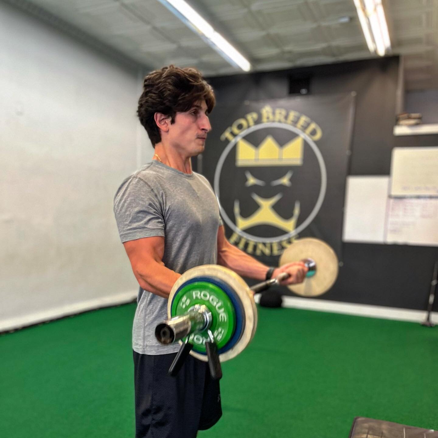 Christian here repping out some curls. Christian is huge w/ form which I love as everyone who trains with me knows I&rsquo;m huge on &ldquo;quality over quantity&rdquo;. He&rsquo;s always focusing on his pace and posture. Great work mannn keep it up!