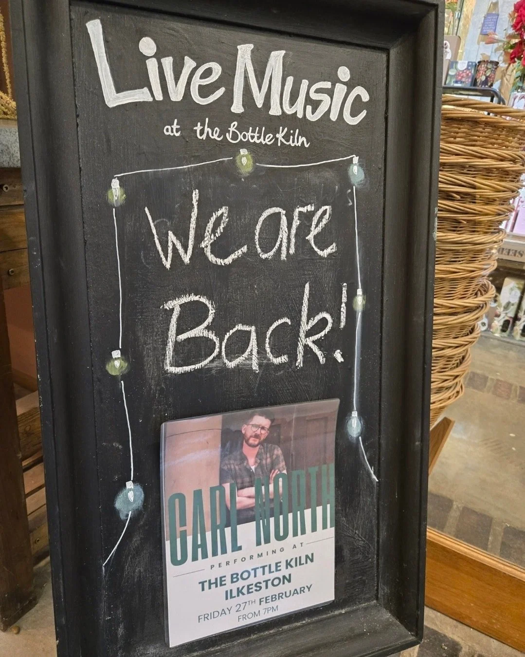 Welcome back to our Friday Night Live Music Evenings. 
This Friday....
We have Carl North singing Live from 7pm. 
Drinks and hot snack dishes until 10pm
Book your table now.