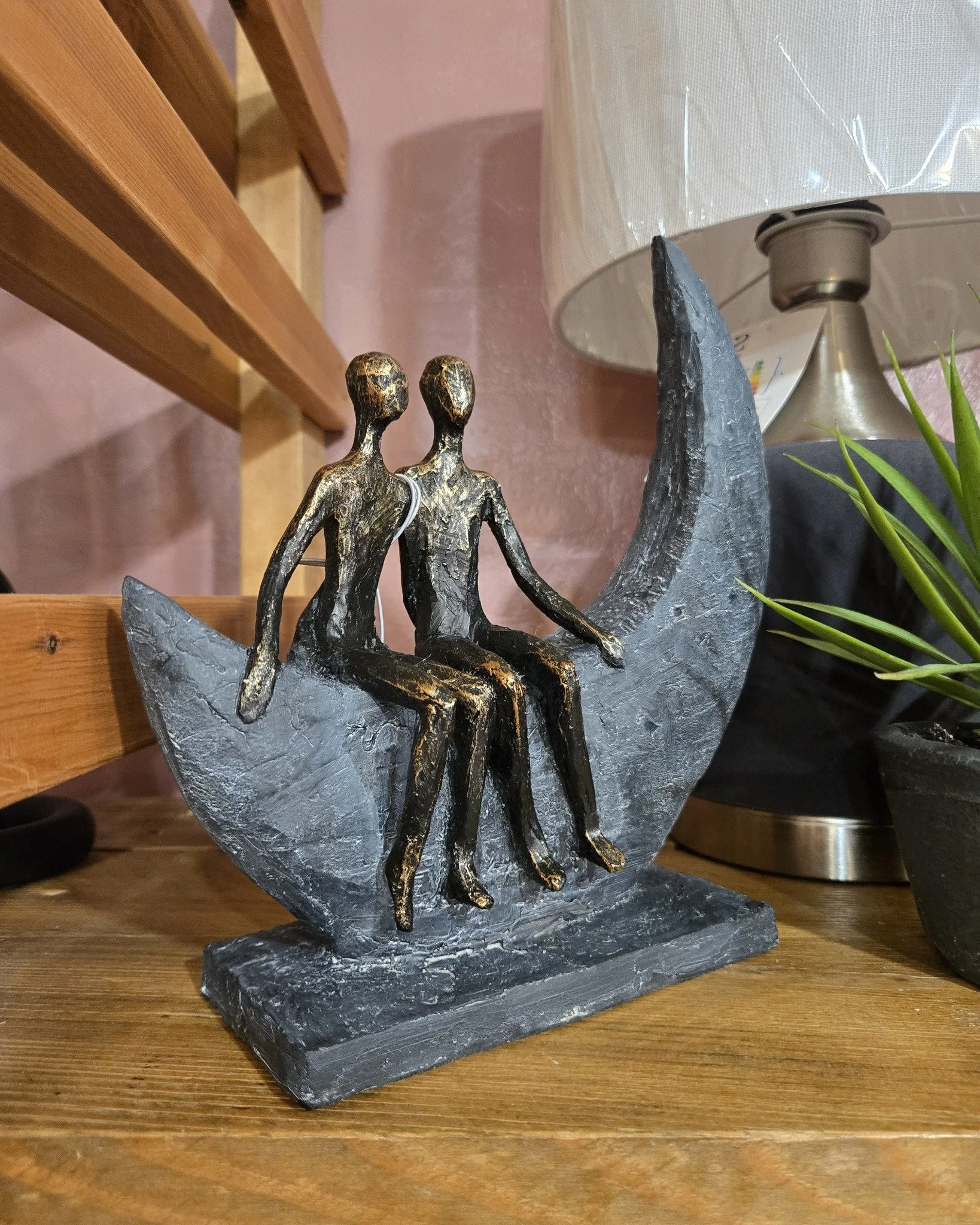 The shops are full of stock of looking beautiful. All back to normal with hours after the bank holidays etc. 
Open today 9am until 5pm.
Happy weekend