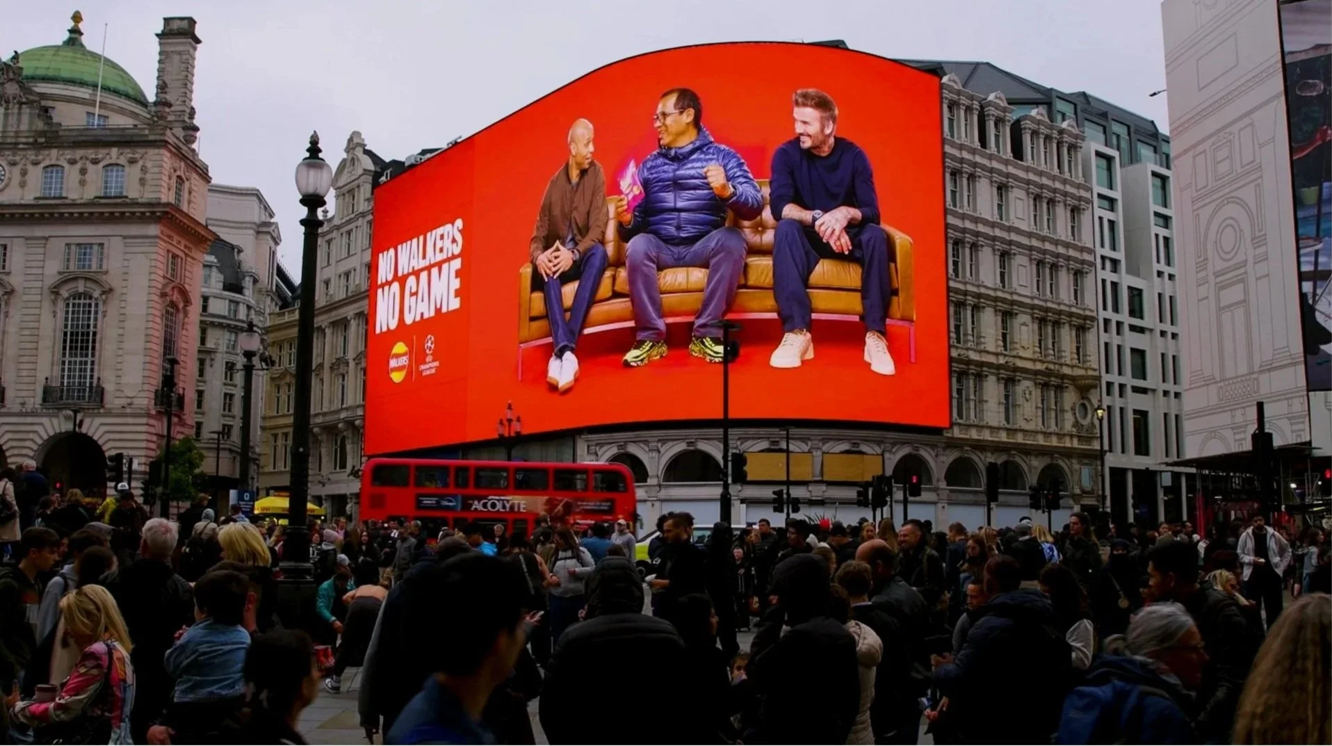 Piccadilly-Circus-Walkers-Experiential-16.9-ProRes-13.jpg