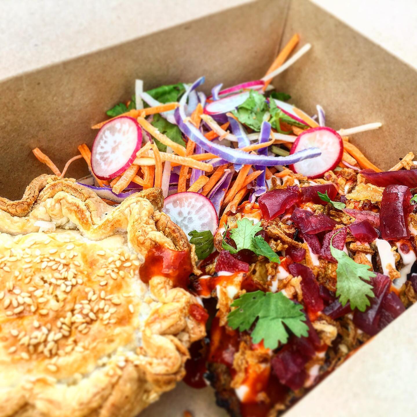 Pie, spuds and slaw - ultimate trio! Boxes take away vibes.
When we pop up in companies offices to give the team an exciting lunch we bring everyone together to take five. Nothing gets people of their chair and socialising like a pop-up lunch.
.
.
.
