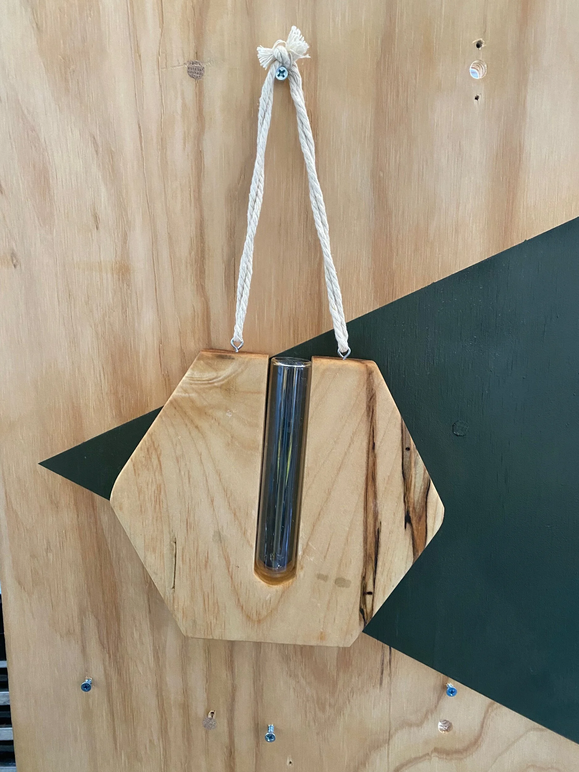 ED08B046-1D08-4A5B-BBE8-DCC014A8EF52