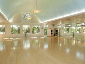 1001_Uplifting_2501_pic-7-main-fitness-room-alt-view_300px_web.gif