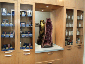 1000_Uplifting_2501_pic-6-retail-cabinets_300px_web.gif