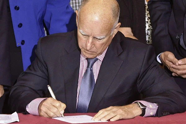 Jerry-Brown-signing.jpg