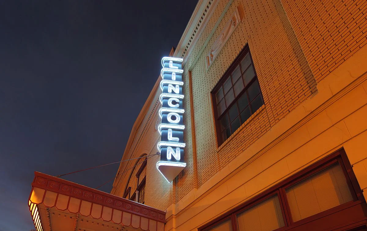 DC_IMG_8016-IMG_8028_Lincoln_Theatre_Neon_Sign.jpg