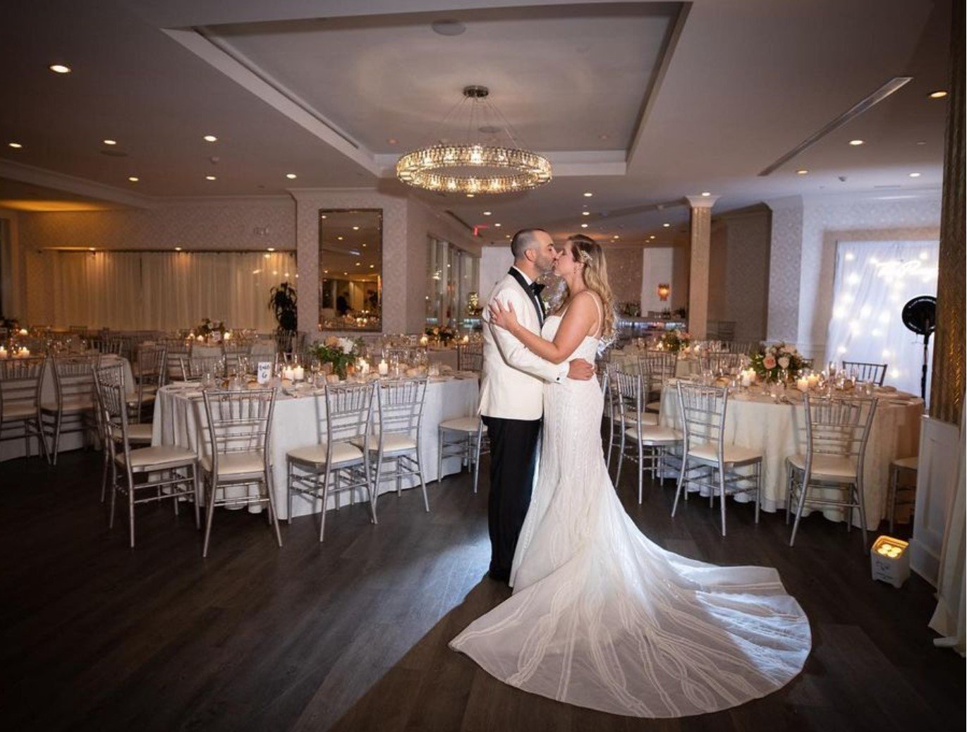 nectar&bloom-nectarandbloomny-Bridget&Kevin-The-Piermont-Babylon-NY-Summer-Wedding-Peach-White-Glen-Mar-Studio-Reception-Low-Table-Centerpiece-2.jpg