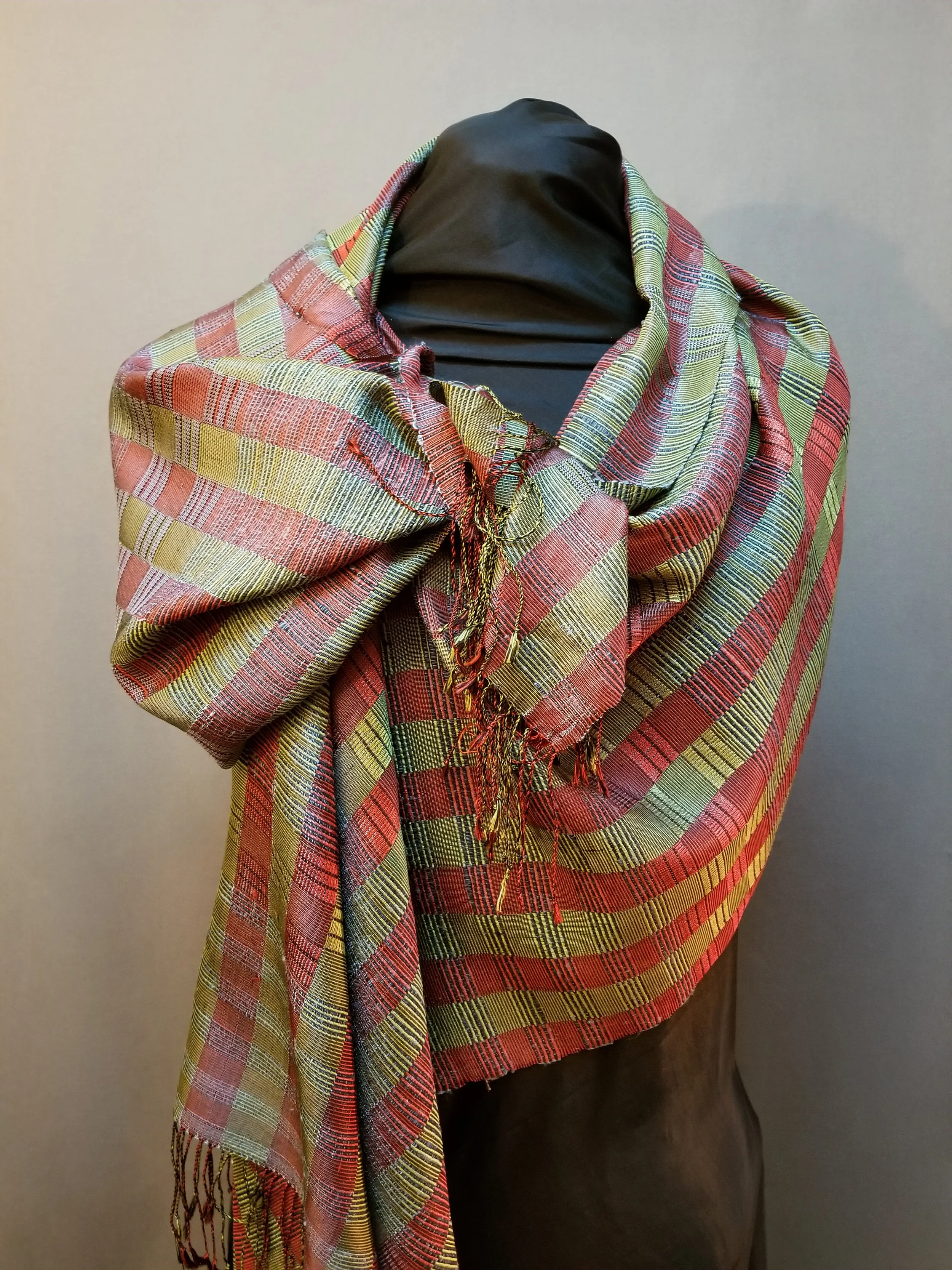 KT8239   Woven Finesse