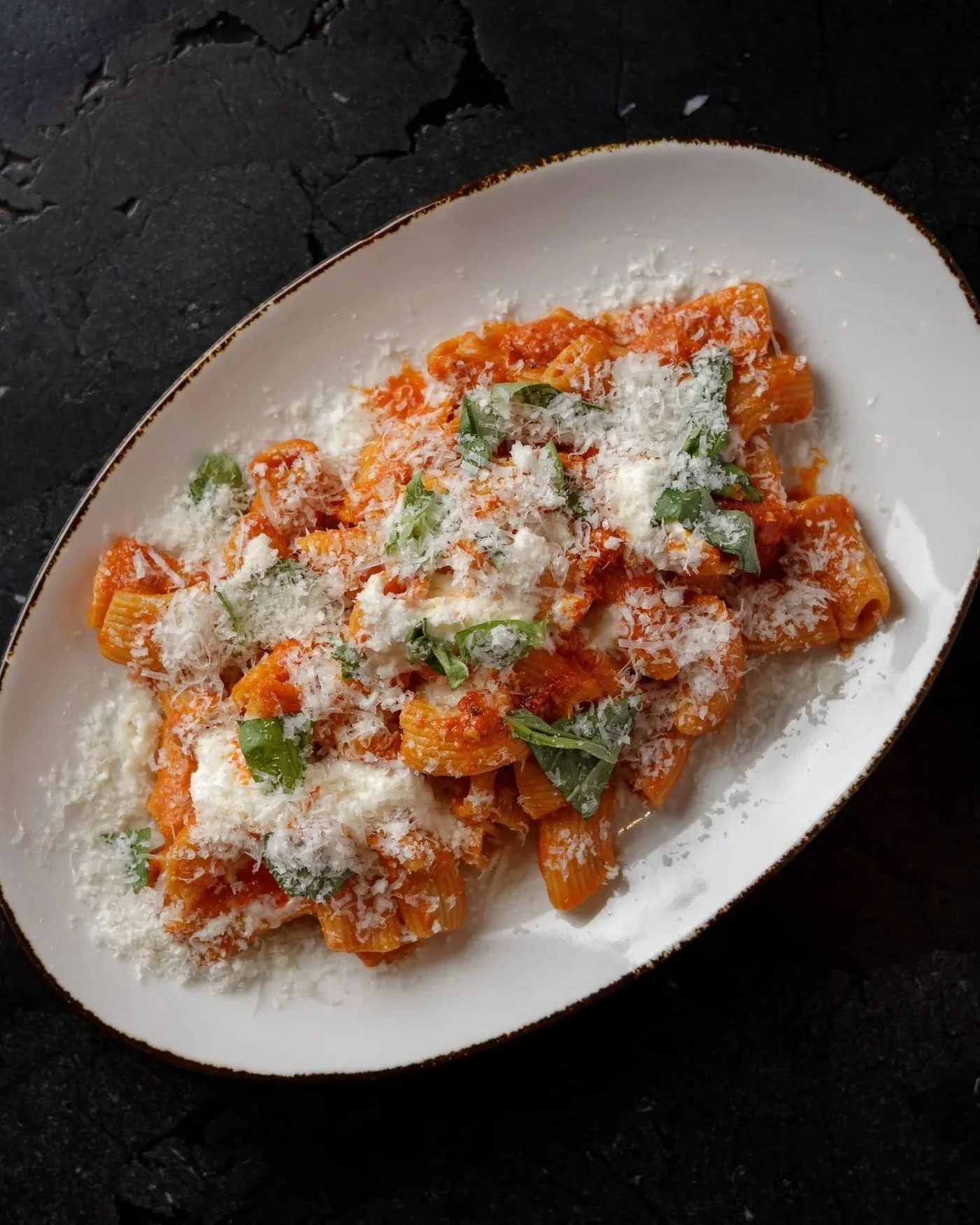 Pizzaline_2025_8_5_SY_High_Res_Rigatoni%2BVodka_Sauce-3+%283%29.jpg