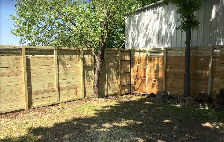 custom privacy fence.JPG