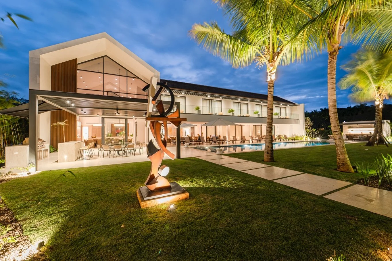 Experience Rio Mar 35 &mdash; a true hotel-style luxury villa in the heart of Casa de Campo Resort at La Romana 🇩🇴✨🌴

Designed for unforgettable family moments, elevated comfort, and seamless service with full staff included. From sunrise by the p