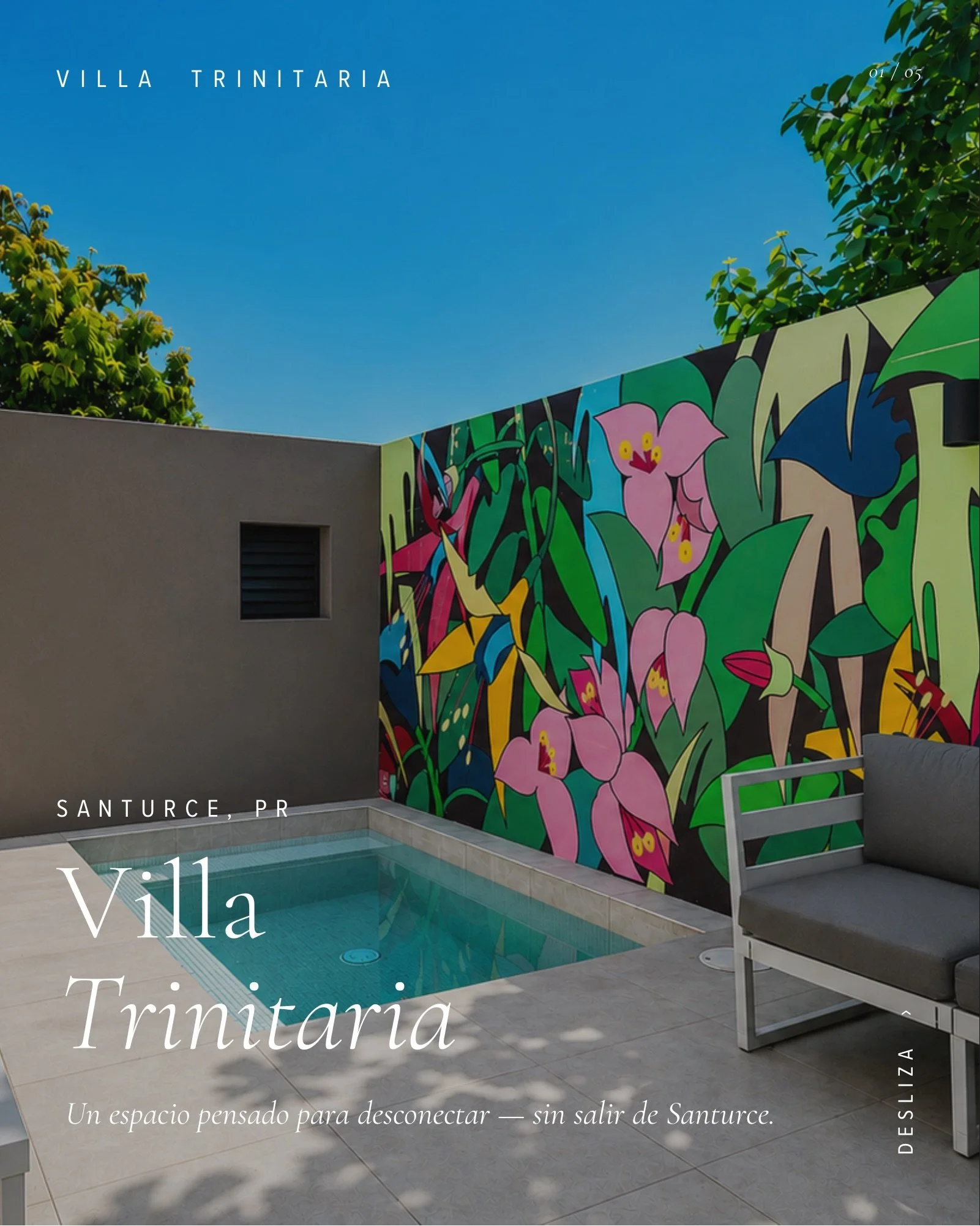 SHORT TERM RENTAL &mdash; Santurce, San Juan
Hay una pared en esta villa que lo dice todo.
Un mural tropical enorme, hecho a mano, que te recibe en la terraza &mdash; con pool privado, sillones y toda la vibra
de Santurce filtrada a tu propio oasis.
