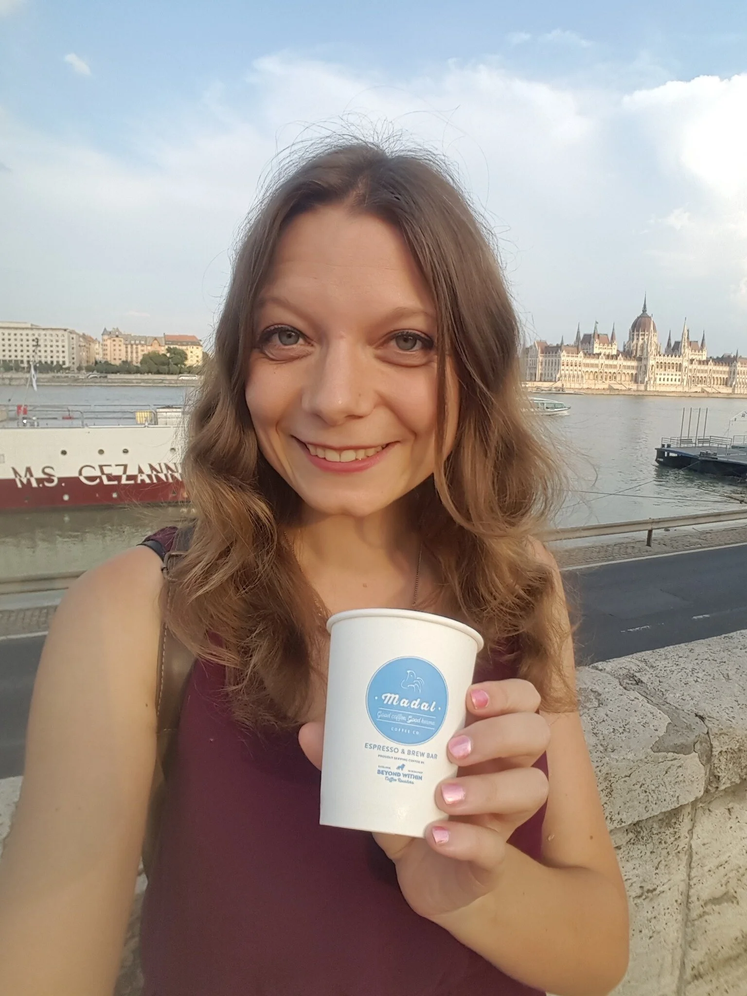 VENDS TES OFFRES COMME LES HONGROIS VENDENT LEUR CAFÉ