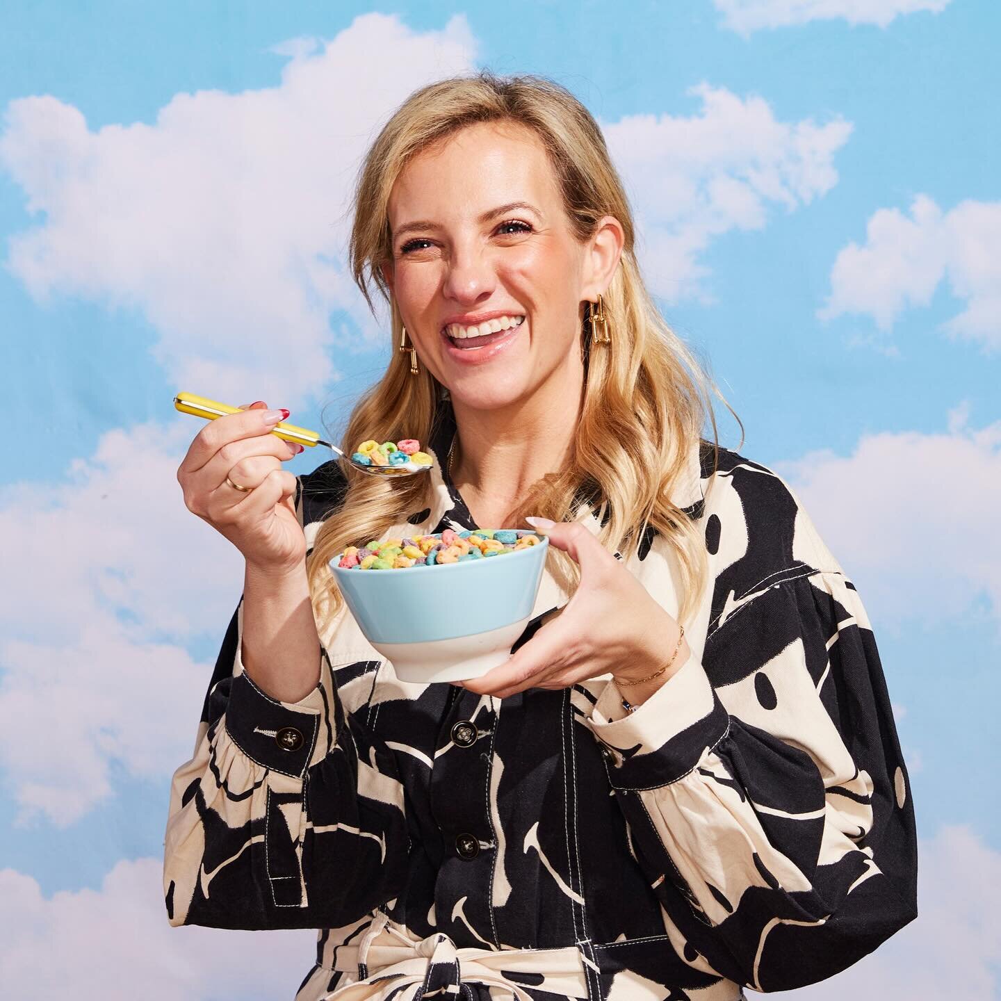 In honor of #nationalcerealday , here I am awkwardly posing for a new profile picture! Which one is your favorite? ⁣
⁣
📸 : ⁣ @ericamaeallen 
⛅️: ⁣ @amsies 
🥣: ⁣ @the_foodartist 
💄:⁣ @_sammysingleton_