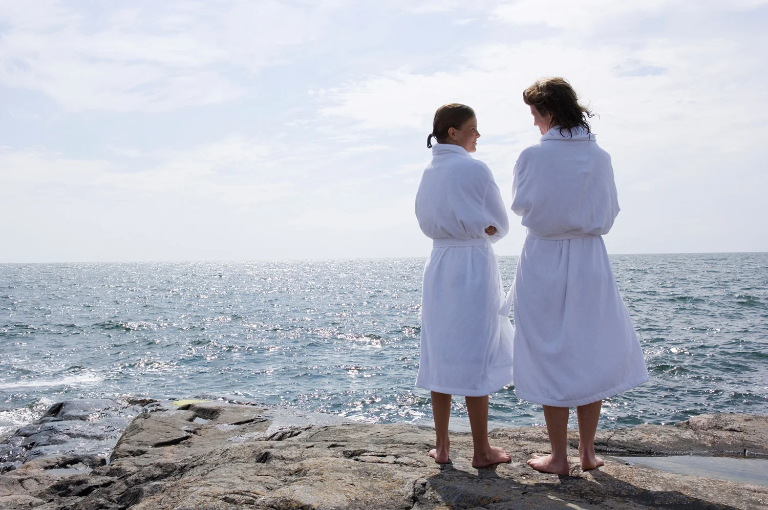 Solglitrende hav og saltfrisk sjøluft i umiddelbar nærhet. Hotel Wassilioff er omringet av fantastisk skjærgård. 20 meter fra hovedinngangen ligger Staverns bystrand. Går du en hyggelig tur fra hotellet og gjennom kulturperlen Fredriksvern verft, så kommer du til et stort svabergområde med fantastisk utsikt til Skagerrakhavets horisont. Lån gjerne med deg badekåpen fra hotellrommet.