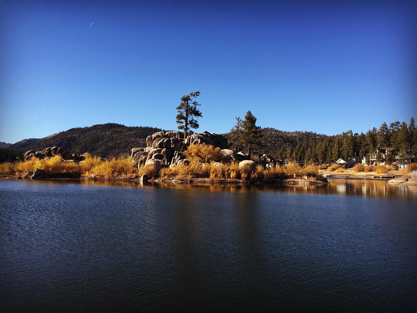 Big Bear Lake is a two and a half hour car ride from Los Angeles, at almost 7k feet above sea level, it creates amazing conditions for sunny days full of snow perfect for skiing and snowboarding in the winter and sunny days and gorgeous hikes during 