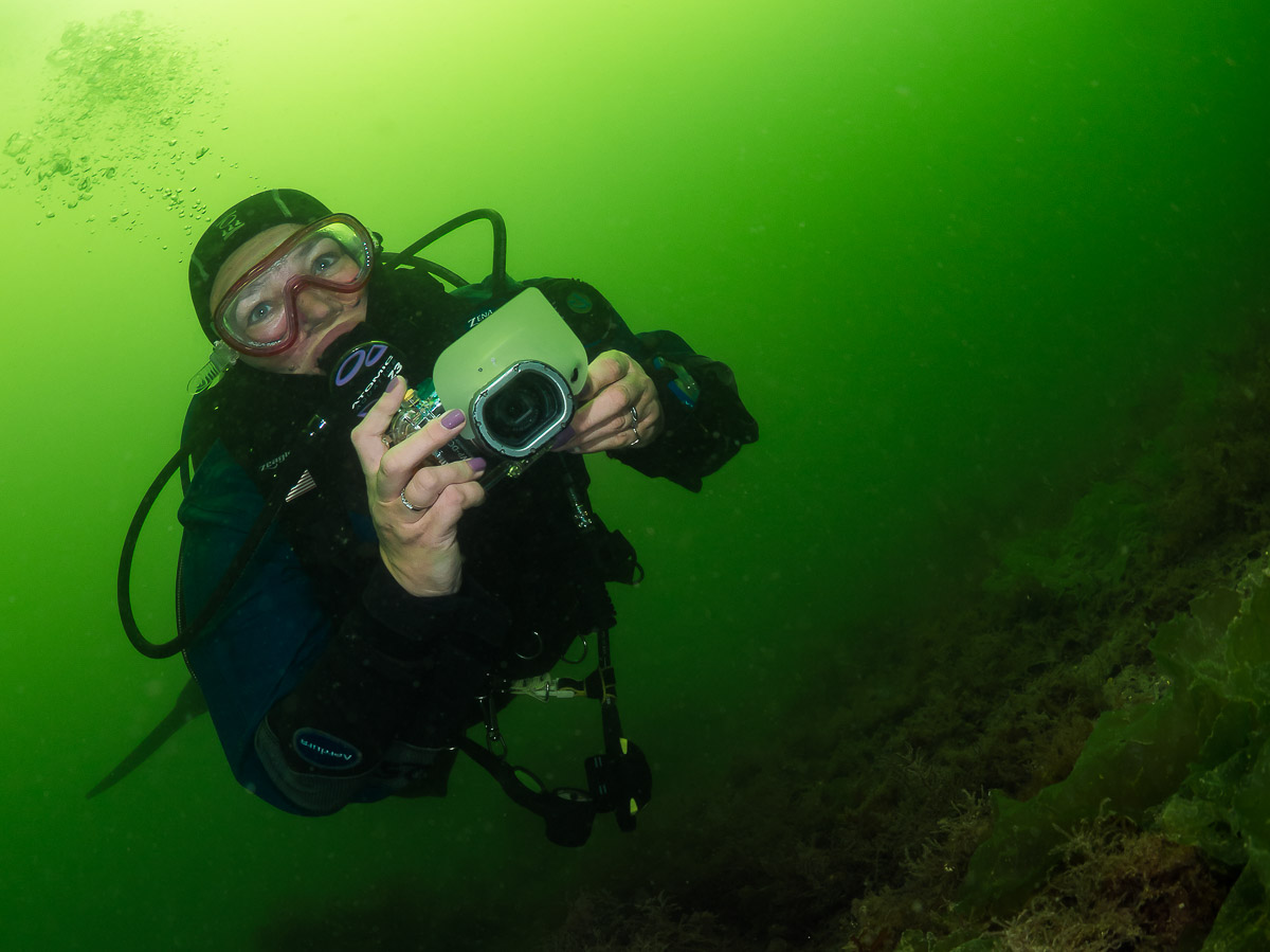 Taking a camera (even a small one) underwater with you immediately adds more taskloading. While you get used to it Auto or Underwater mode can be a good starting point.