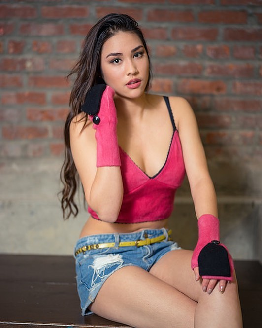 Pretty in pink 💗. Our cashmere flip mitts &amp; bralettes are soft &amp; just the right amount of warm! Check out our selection @pikeplacepublicmarket or online! 💃🏻 @itssarahdecker 📷 @dominicarenasphoto
