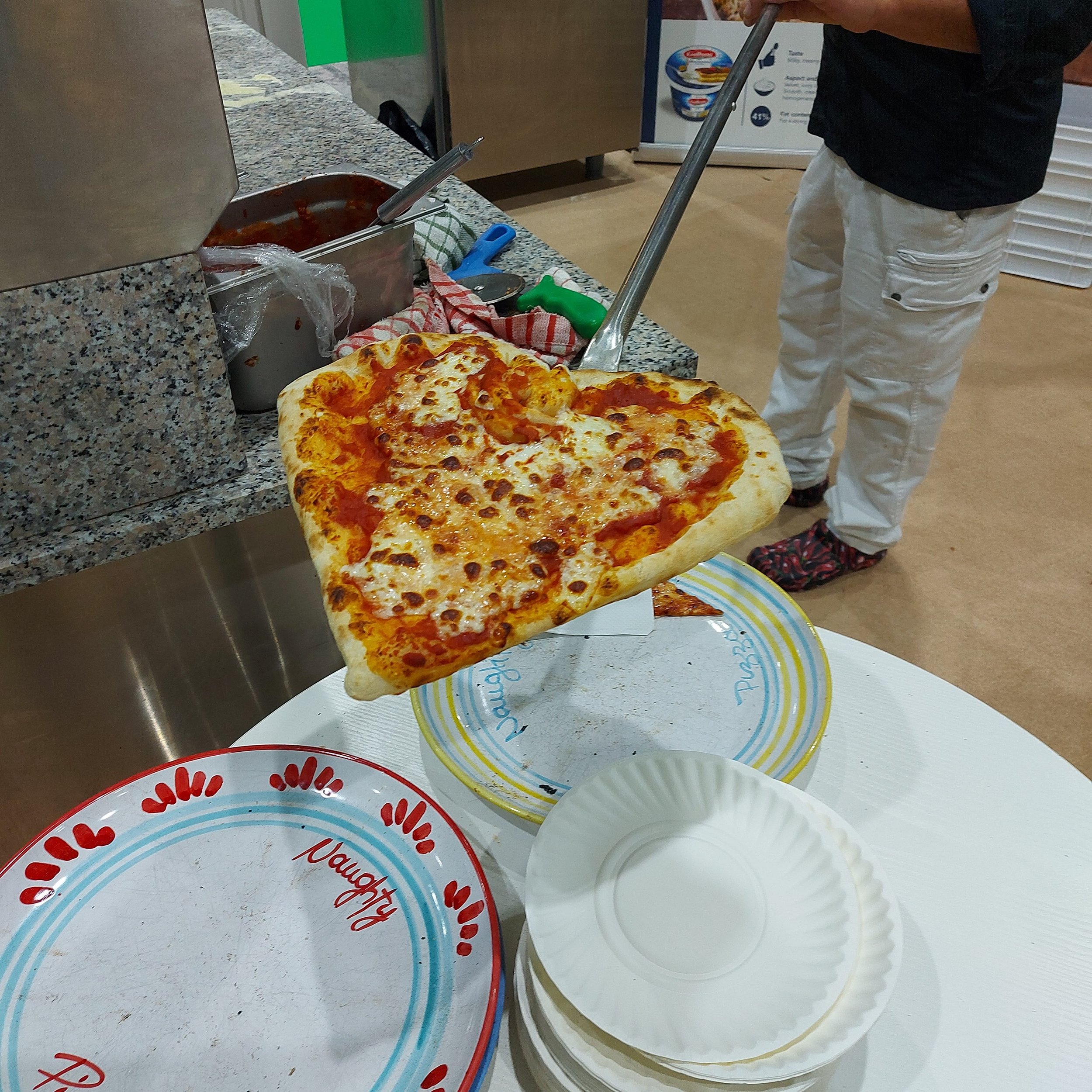 2K1M-Dubai-Italian Heart Pizza (3).jpg