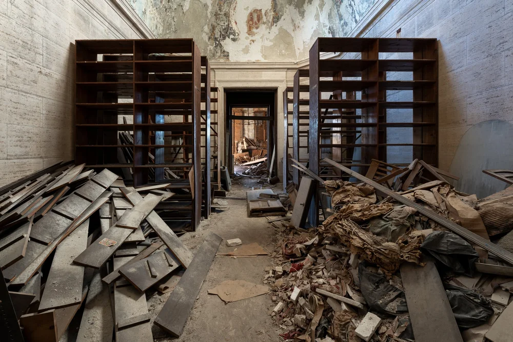 Exploring Abandoned Lynnewood Hall Mansion With Guard Dogs — Abandoned