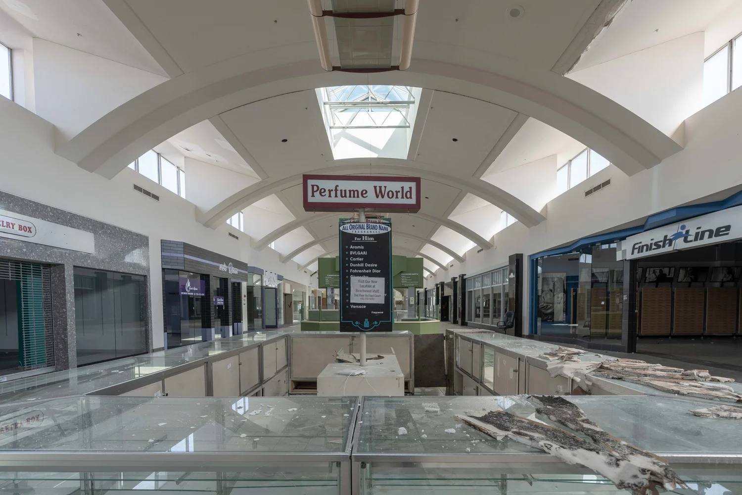 Abandoned Richmond Town Mall in Ohio — Abandoned Central