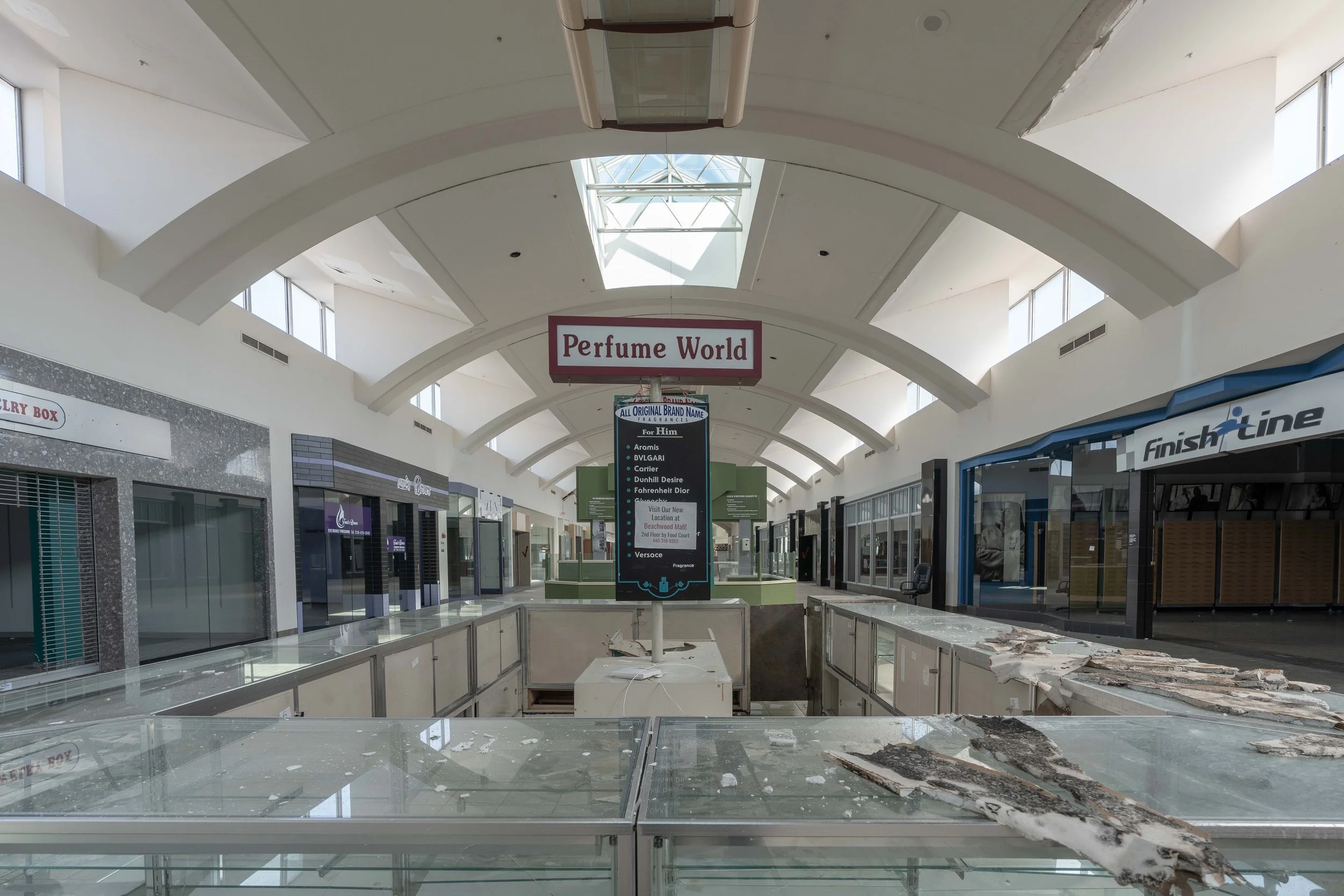 Abandoned Richmond Town Mall in Ohio — Abandoned Central