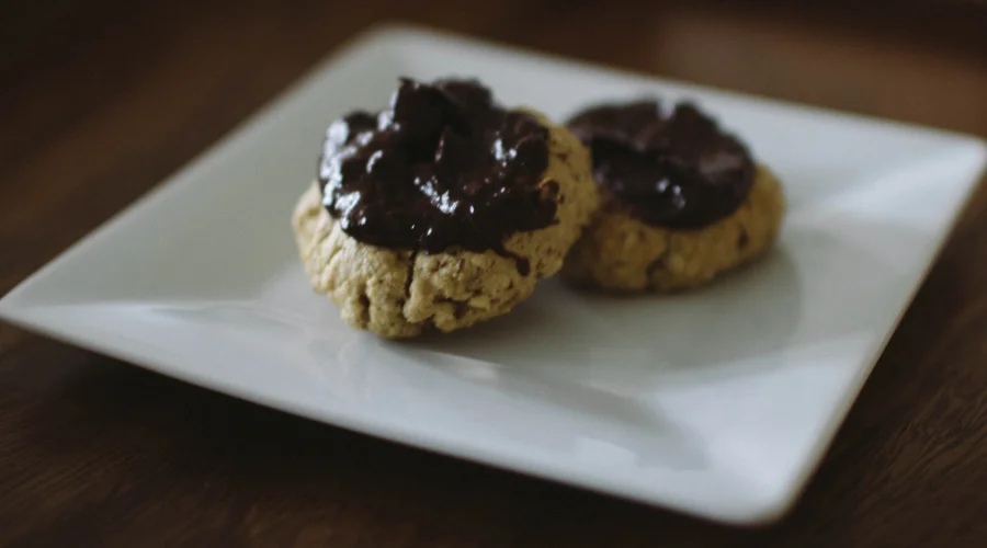 CHOCOLATE PEANUT BUTTER QUINOA COOKIES