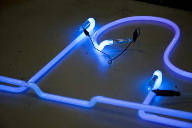 delta-neon-06.jpg