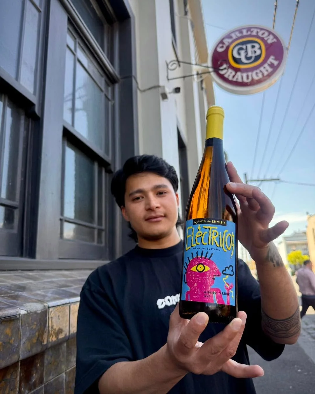 A beautiful addition to our bottle list! 

Quinta do Ermizio 'Electrico' Vinho Verde 2023, Minho, Portugal.
