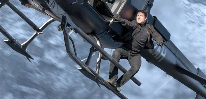 mission_impossible_fallout_helicopter_climbing.jpg