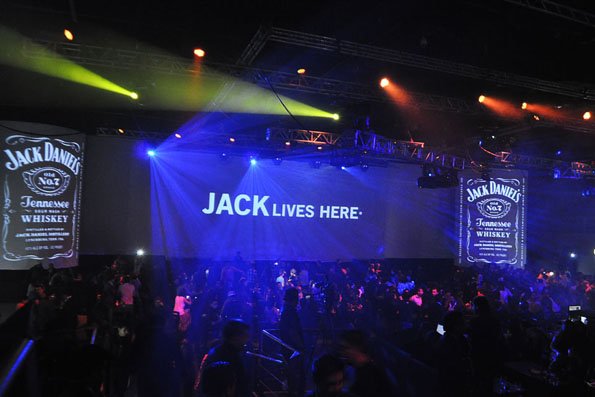 a120927-Aniv-Jack-Daniels-Teresa-Celio.jpg