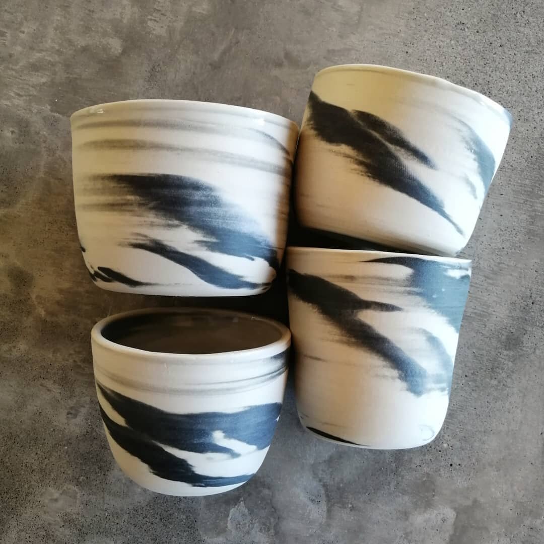 Super excited with how this mug newest series turned out. Unglazed on the outside with a stormy blend of black and white stoneware. 🌩️🌪️