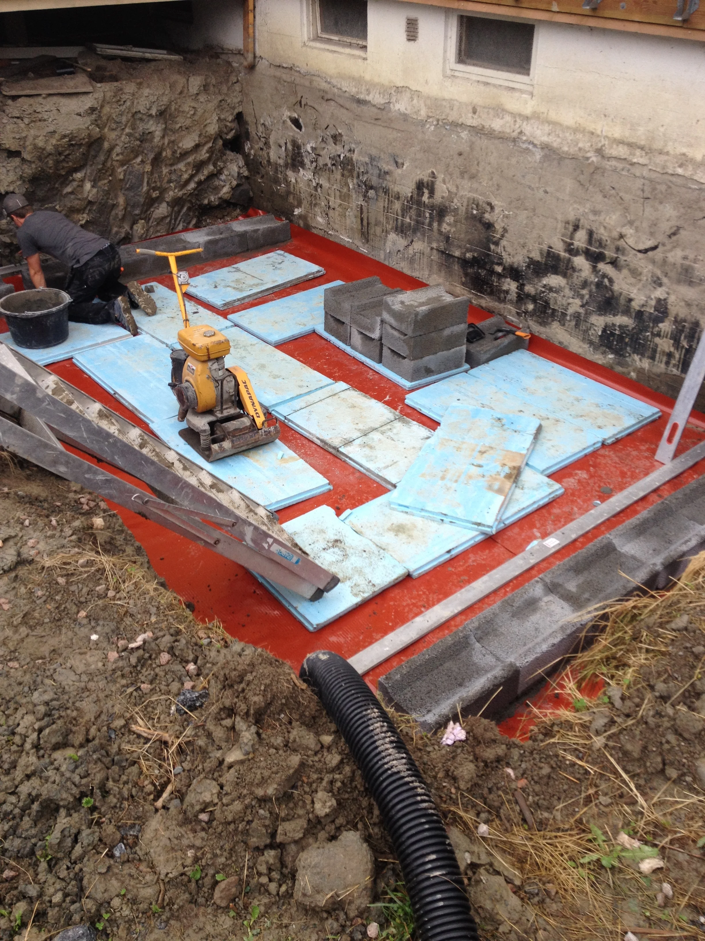  Legging av radonsperre og isolasjon 