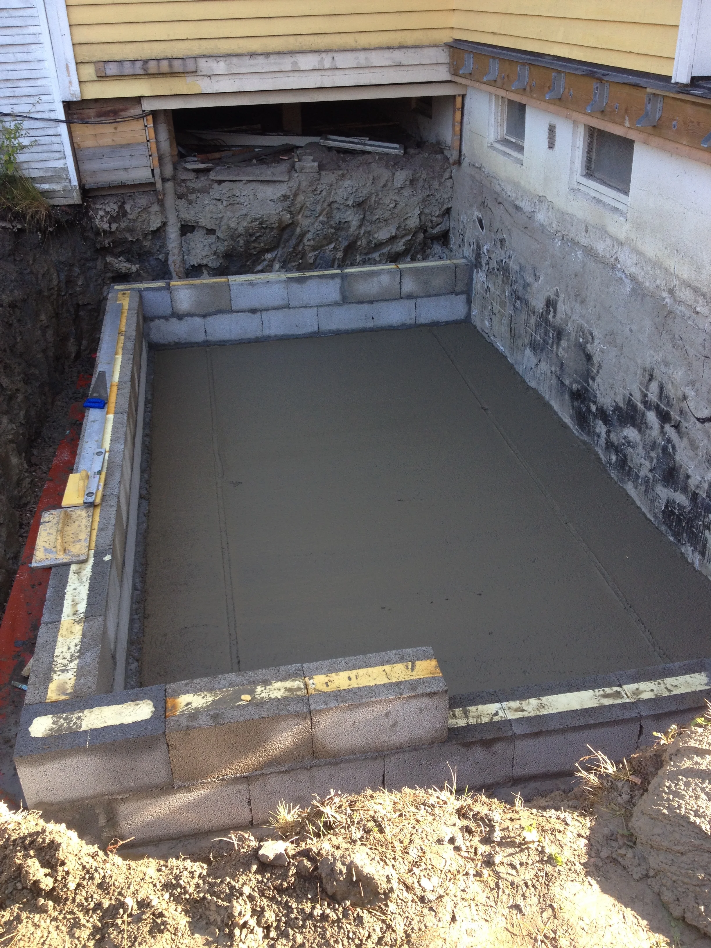  Støpt gulv og leca grunnmur 