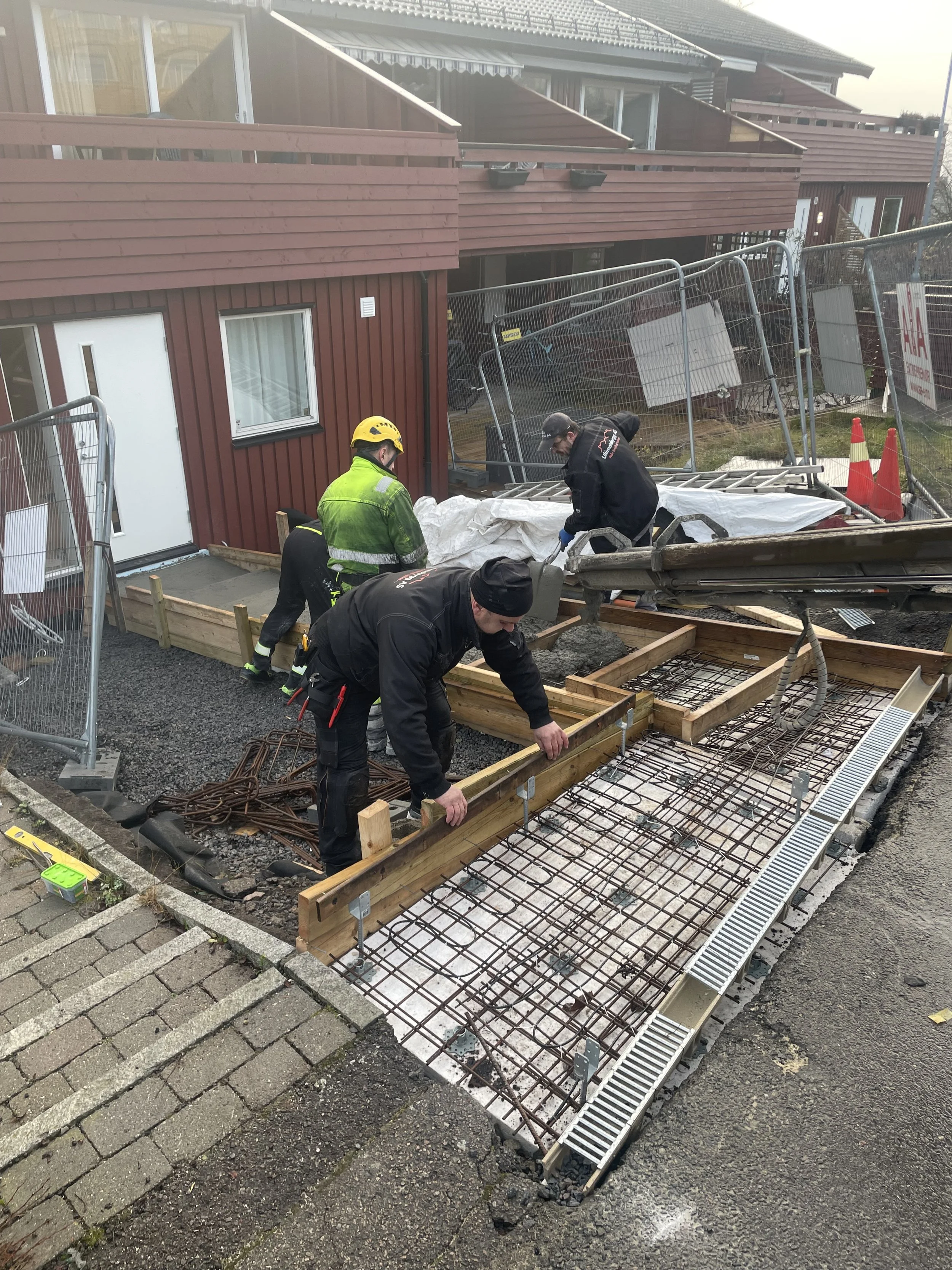 Støping av ny utvendig trapp med varmekabler